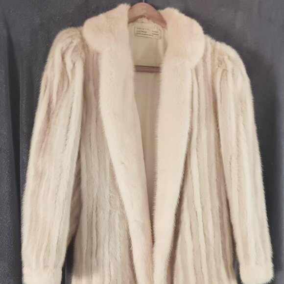 Furry Comfort! Women's Mink Hip-Length Coat - Picture 1 of 7